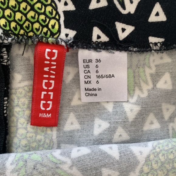 H&M Divided pineapple mini skirt - Picture 2 of 2